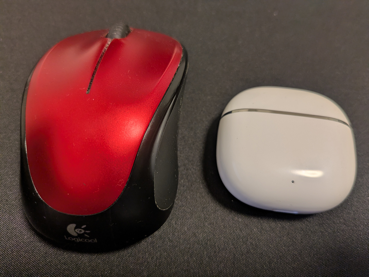 ワイヤレスイヤホン V12 の大きさ比較